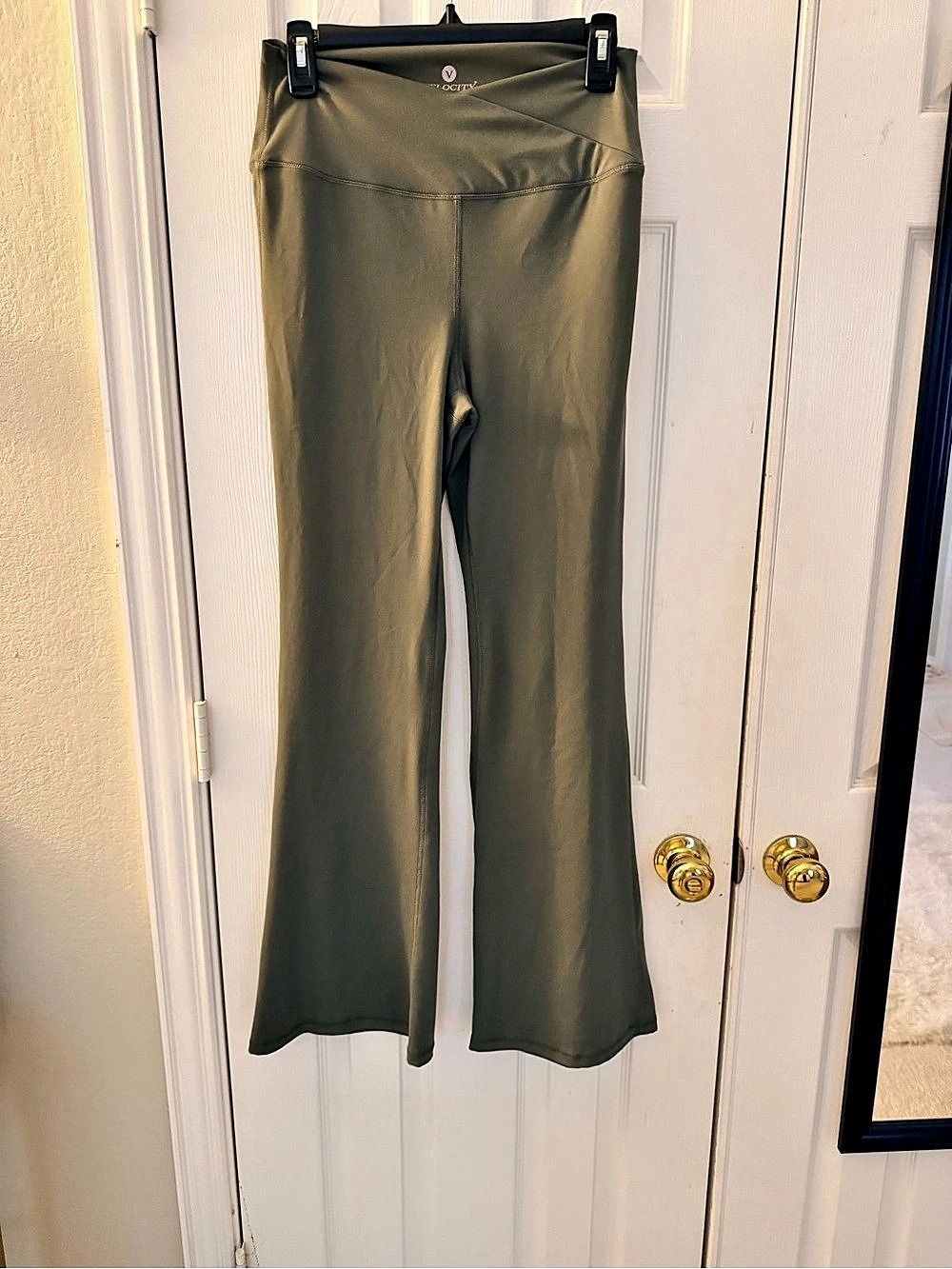 Velocity Active Stretch Sandy Flare Pants in Green Size XL Like New Excellent fo